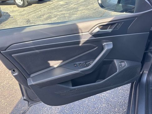 Used 2024 Volkswagen Jetta SE image 10