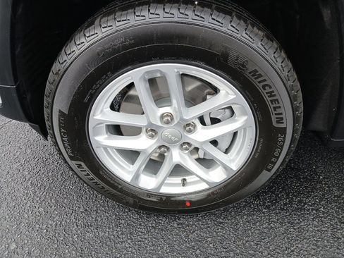 New 2025 Jeep Grand Cherokee L Laredo w/ Luxury Tech Group I image 9