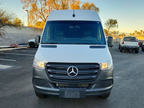 Used 2024 Mercedes-Benz Sprinter 2500 image 2