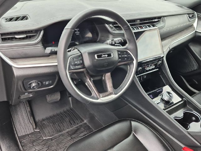 Used 2024 Jeep Grand Cherokee Limited AWD/4WD image 10