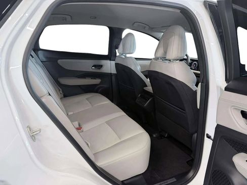 Used 2024 Nissan Ariya AWD image 18