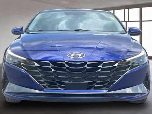 Used 2023 Hyundai Elantra Limited w/ Cargo Package FWD image 2