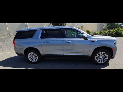 Used 2024 GMC Yukon XL Denali w/ Advanced Technology Package AWD/4WD image 10