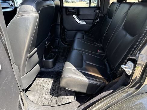 Used 2014 Jeep Wrangler Unlimited Sahara w/ Connectivity Group AWD/4WD image 15