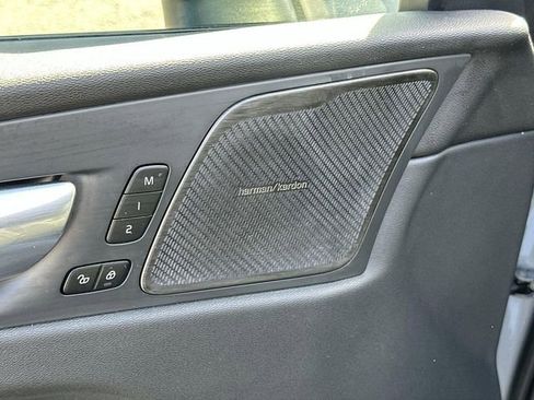 Used 2023 Volvo XC60 B5 Plus image 24