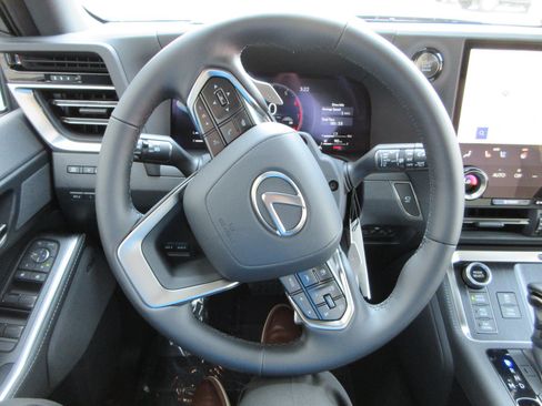 Used 2026 Lexus GX 550 AWD/4WD image 38