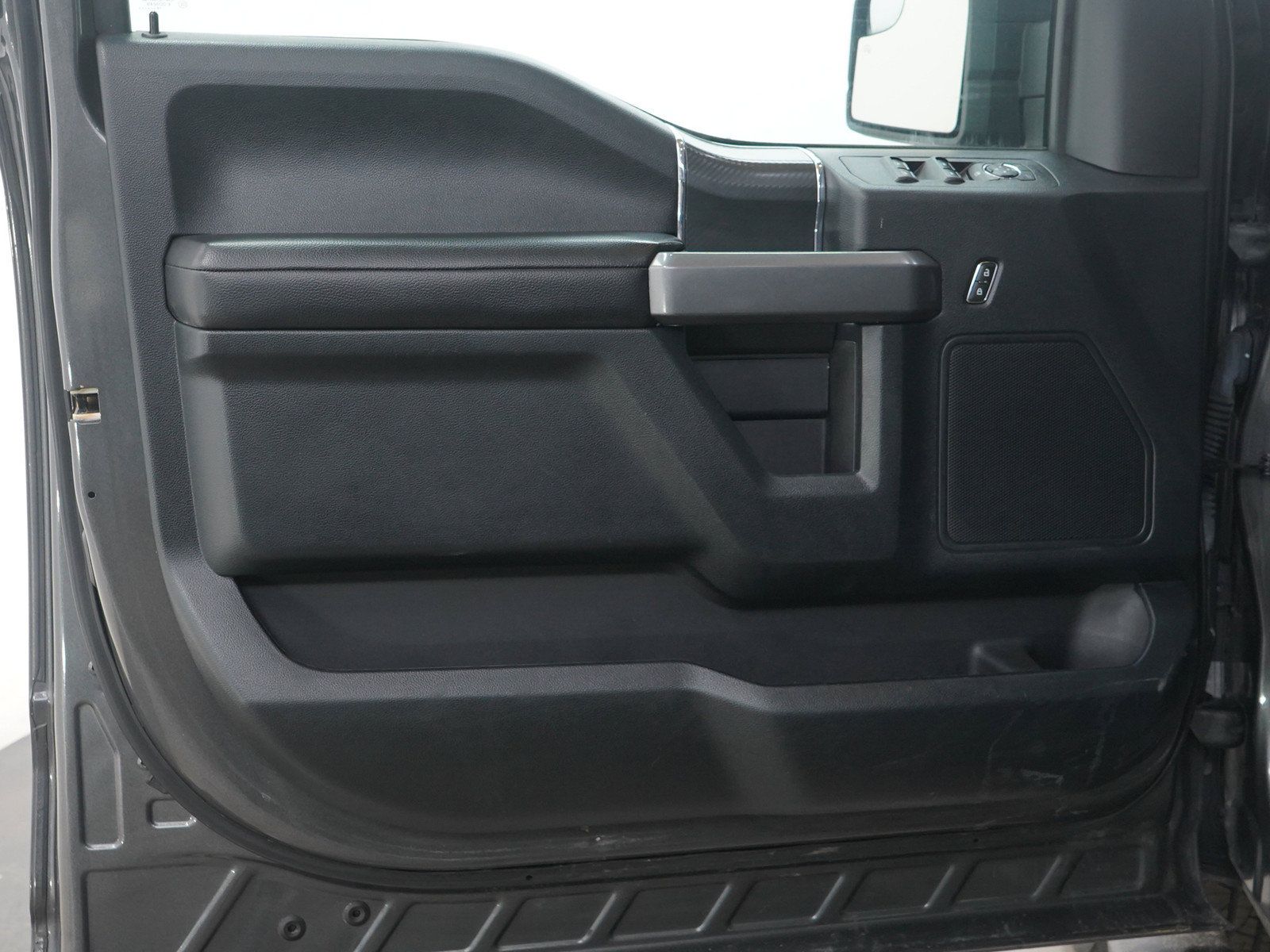 Used 2018 Ford F150 XLT w/ Equipment Group 302A Luxury AWD/4WD image 21