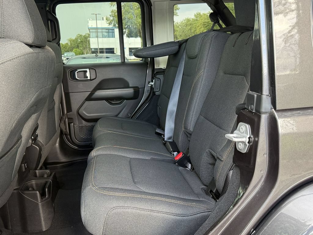 Used 2026 Jeep Wrangler Unlimited Sahara AWD/4WD image 13