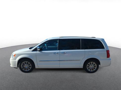 Used 2011 Chrysler Town & Country Limited image 5