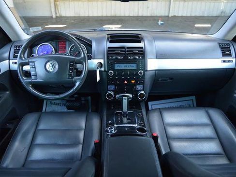 Used 2009 Volkswagen Touareg VR6 image 14