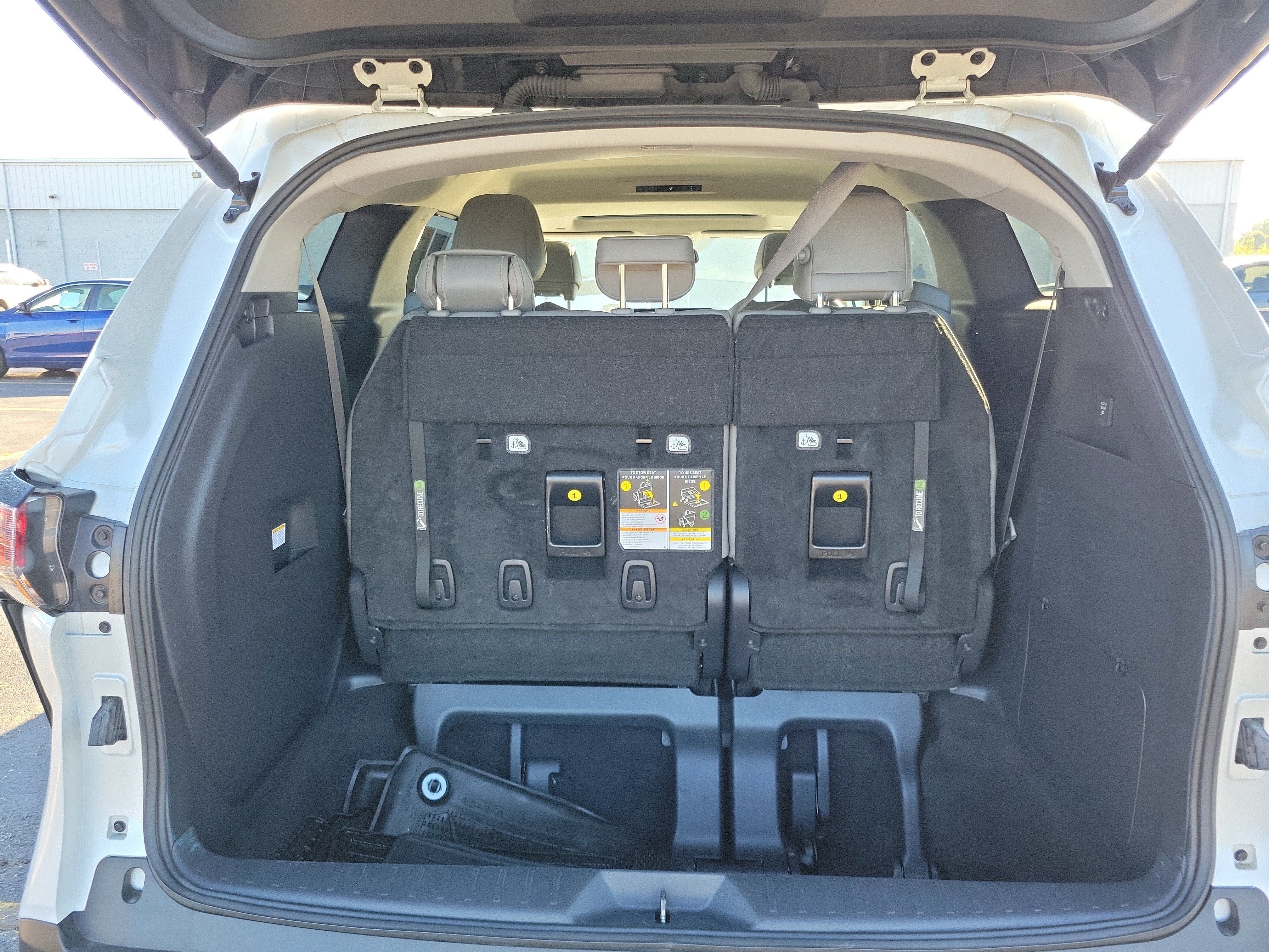 Used 2025 Toyota Sienna XLE w/ XLE Plus Package FWD image 8