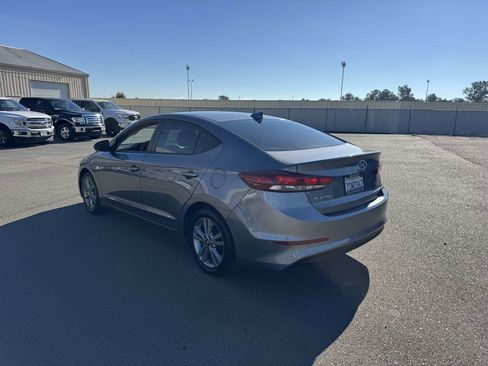 Used 2017 Hyundai Elantra SE image 8
