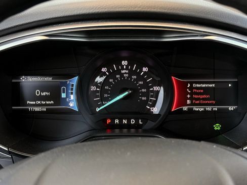 Used 2019 Ford Fusion SE FWD image 27