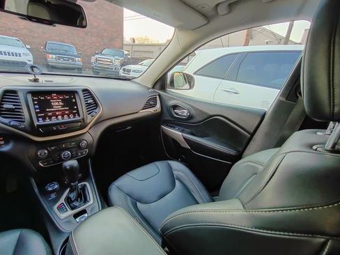 Used 2018 Jeep Cherokee Limited AWD/4WD image 31