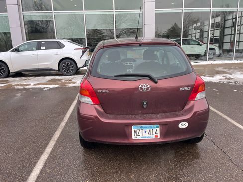 Used 2009 Toyota Yaris 2-Door Hatchback image 4