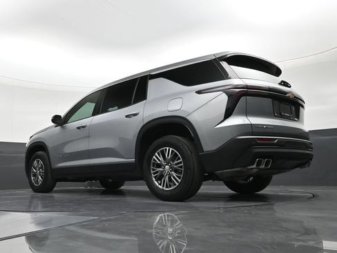 Used 2024 Chevrolet Traverse LS FWD image 22