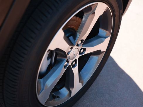 New 2026 Jeep Grand Cherokee Limited image 9