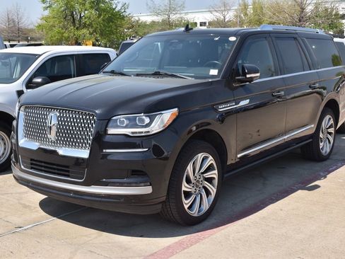 Certified 2024 Lincoln Navigator L 4WD image 2