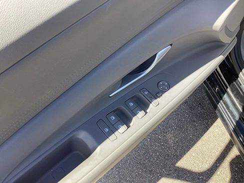 Used 2023 Hyundai Elantra SEL FWD image 11