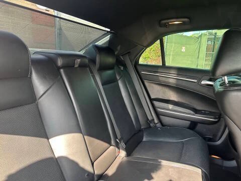 Used 2019 Chrysler 300 S w/ 300S Premium Group 2 RWD image 14
