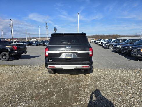 Used 2024 Ford Expedition XLT image 5