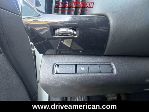 Used 2024 Nissan Pathfinder SV image 17