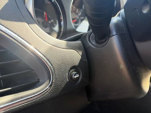 Used 2013 Chrysler 200 LX FWD image 18