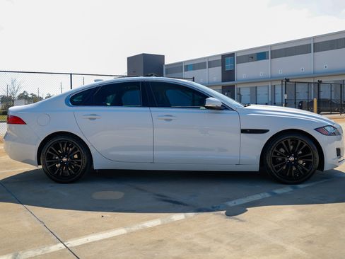 Used 2018 Jaguar XF Prestige image 18