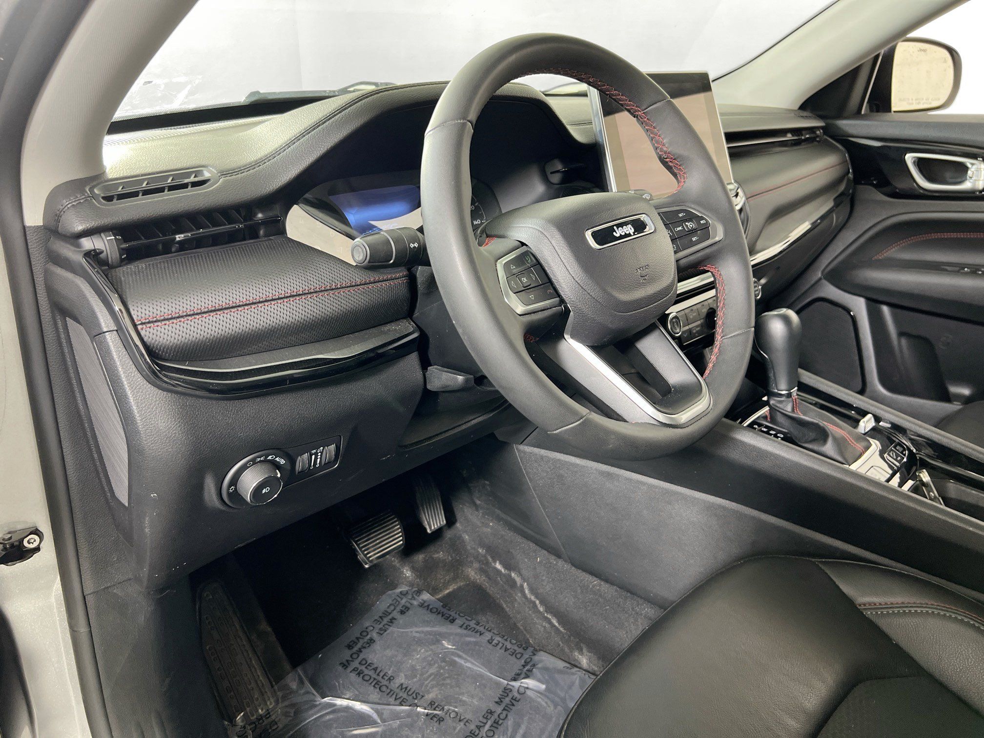 Used 2022 Jeep Compass Trailhawk AWD/4WD image 9