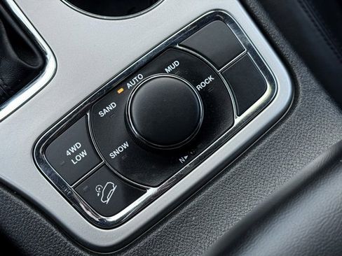 Certified 2021 Jeep Grand Cherokee Limited image 31