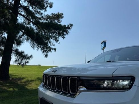 Used 2022 Jeep Grand Cherokee Limited RWD image 8