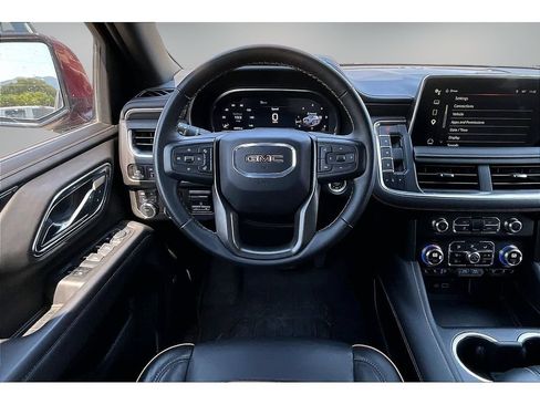 Used 2024 GMC Yukon XL AT4 w/ Technology Package AWD/4WD image 8