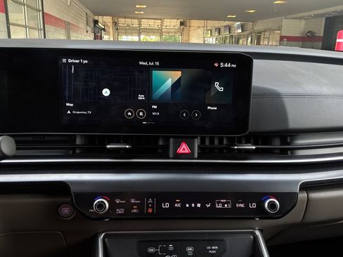 Used 2026 Kia Carnival FWD image 28