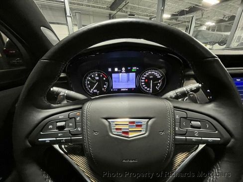 Used 2024 Cadillac XT6 Sport w/ LPO, ONYX Package image 35