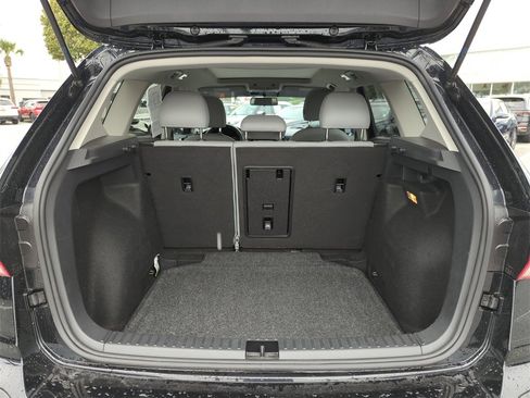 Used 2022 Volkswagen Taos SE w/ Panoramic Sunroof Package image 19