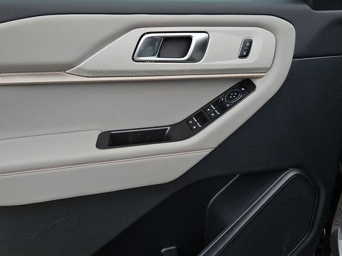 New 2026 Ford Explorer Active w/ Active Comfort Package image 21