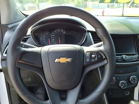 Used 2020 Chevrolet Trax LS FWD image 18