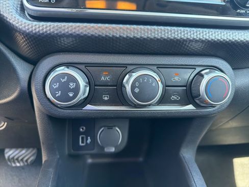 Used 2020 Nissan Kicks S image 17