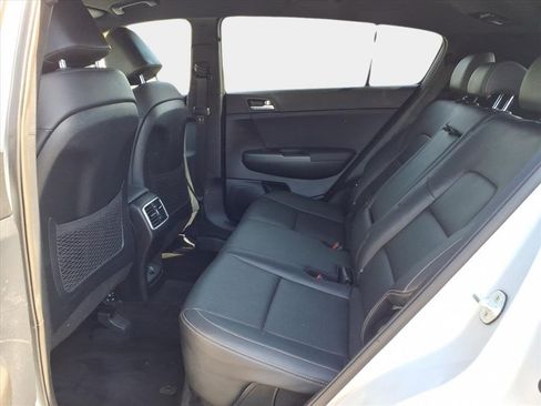 Used 2020 Kia Sportage S image 12