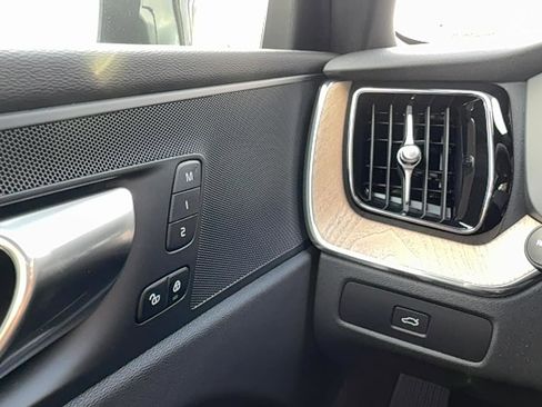 New 2026 Volvo XC60 B5 Core image 18