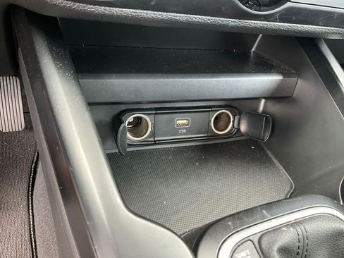 Used 2025 Kia Soul LX w/ LX Technology Package FWD image 16