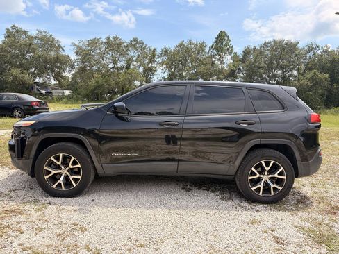 Used 2014 Jeep Cherokee Sport FWD image 3