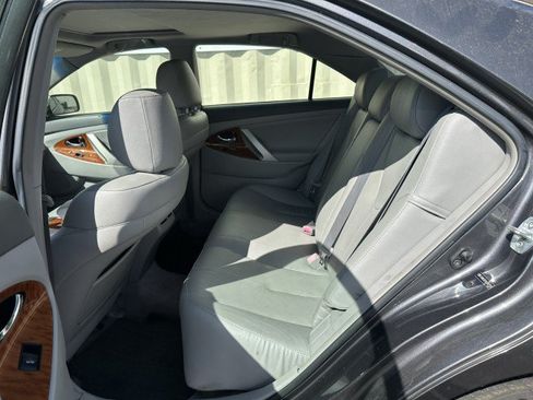 Used 2010 Toyota Camry SE FWD image 7