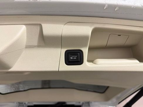 Used 2021 GMC Acadia Denali w/ Denali Ultimate Package AWD/4WD image 9