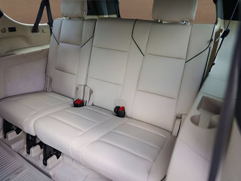 Used 2024 Cadillac Escalade ESV Premium Luxury w/ Performance Package AWD/4WD image 23