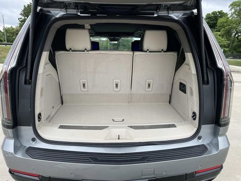 Certified 2025 Cadillac Escalade Sport Platinum AWD/4WD image 12
