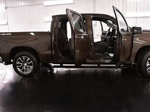 Used 2023 Chevrolet Silverado 1500 LT AWD/4WD image 31