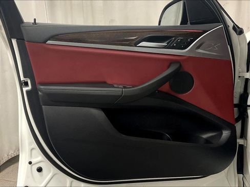 Used 2023 BMW X3 M40i w/ Premium Package image 9