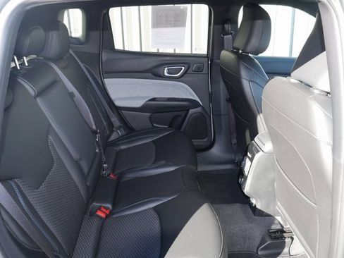 Used 2024 Jeep Compass Latitude w/ Sun and Sound Group image 24