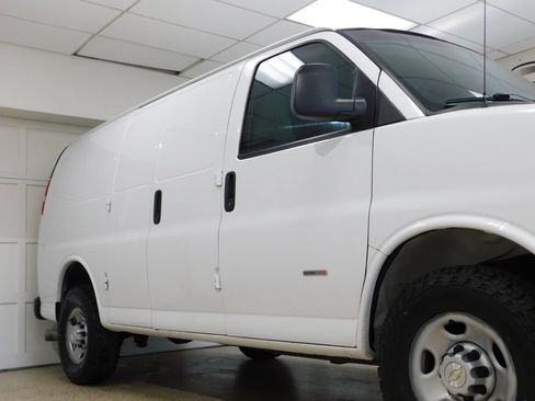 Used 2021 Chevrolet Express 2500 w/ Driver Convenience Package RWD image 8